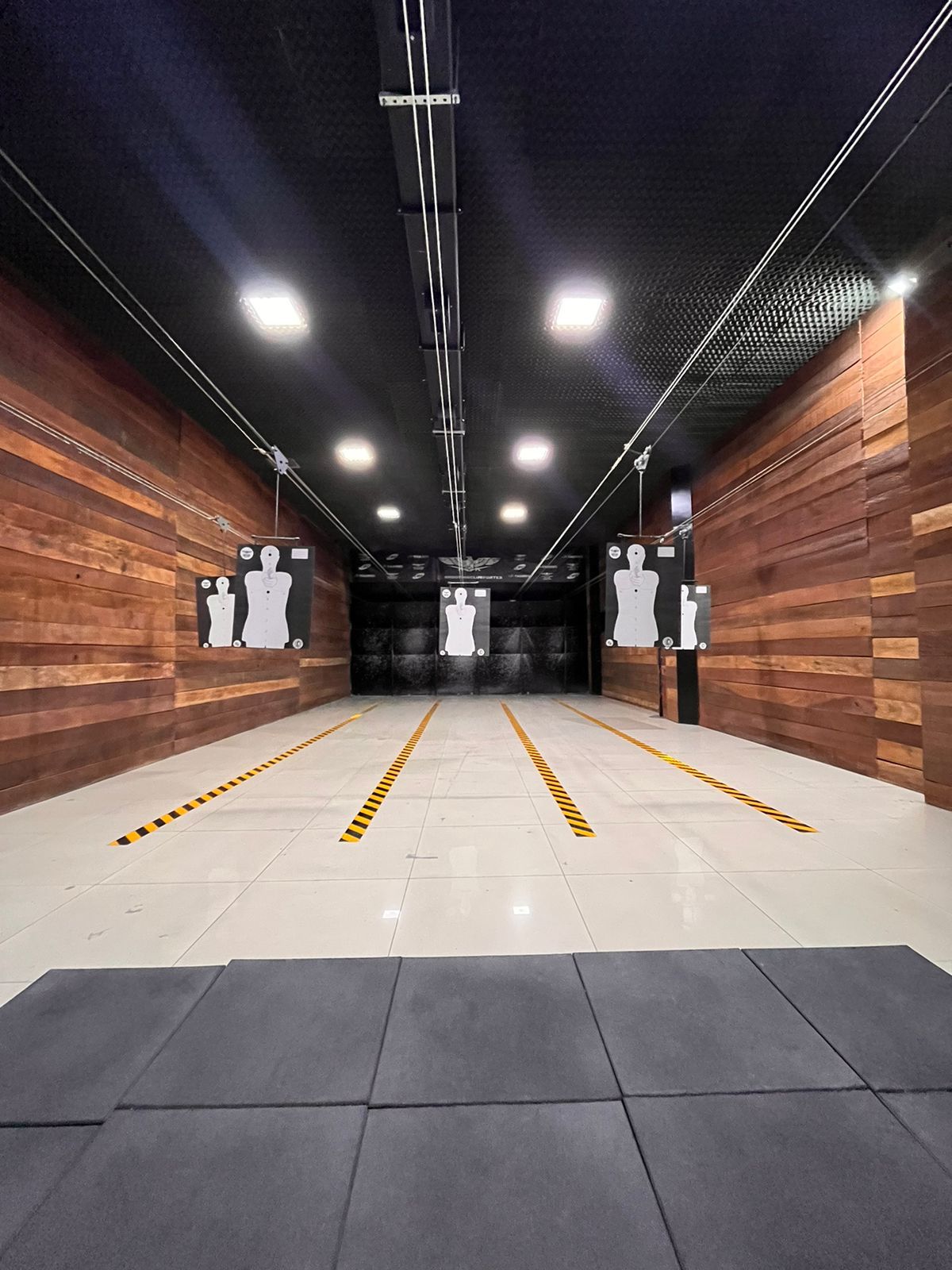 Linha de alvos da pista do Shooting Club